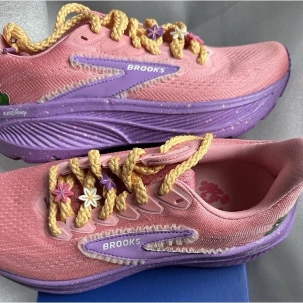 WDW 2026 RunDisney Brooks Ghost 17 Rapunzel Princess Shoes Womans SZ 8.5 Tangled - Picture 5 of 9